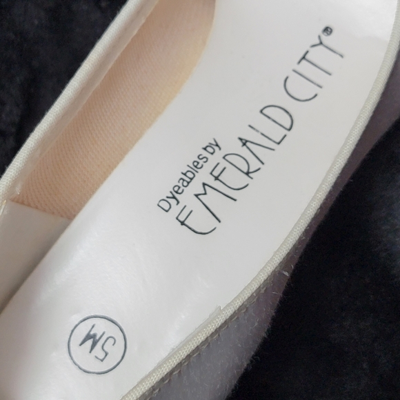 DYEABLES by EMERALD CITY ♡ Gorgeous Vintage CHERISH WHITE SATIN Heels 5 - Picture 6 of 16